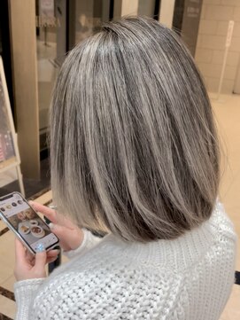 ゼンコー 立川高島屋店(ZENKO) 【白髪ぼかし】ホワイトバレイヤージュ