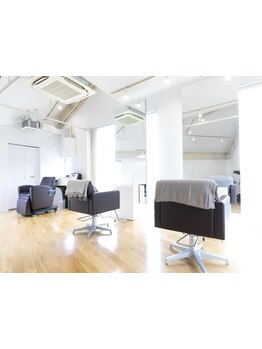 お客様一人ひとりとのお時間を大切に、居心地の良い空間と丁寧な施術を心掛けています☆