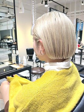 ジアン バイ ミルボン 西宮ガーデンズプラス(GIEN by milbon) ハイトーン外国人風カラー/切りっぱなしボブ/末吉 海斗