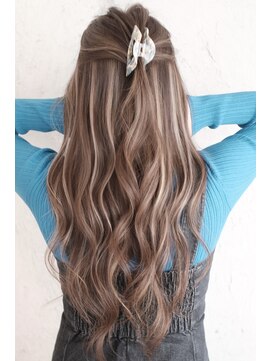 マリアナ(Mariana) ハイライトショートヘアレイヤーカットダブルカラー