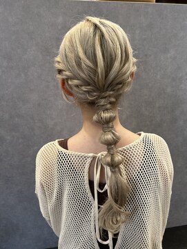 アルコイリスバイドールヘアー(ARCOIRIS by Dollhair) ベビーピンクぱっつん前髪ボブパーマホワイトピンク都島