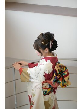 ビーカルム(美calm) 振袖アップスタイル