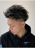 ツーブロックモテる束感ハイライトフェザーパーマ