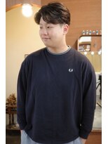エディ(Edy)&nbsp;メンズセンターパートカルマパーマコンマバングカルマヘア岡山