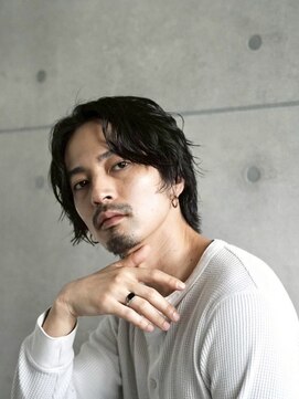 クロムトウキョウ ザ バーバー ネオン 新宿店(CHROM TOKYO the Barber ne/on) センターパートウルフ×大人スパイラルパーマ