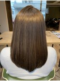 シンプルな鎖骨ラインのセミロングヘアー★