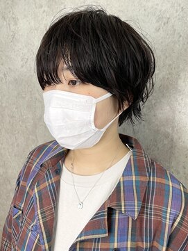 サンク 原宿 表参道(cinq) 黒髪ショートパーマ ブルーブラックマッシュショート小顔20代