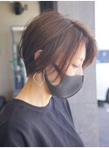 ピアスが映えるハンサムショートスタイル
