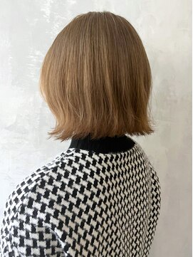 アイティーバイアルバム 松戸店(IT by ALBUM) 外ハネベージュカラー_アースカラーくびれヘアツートン_ba375131