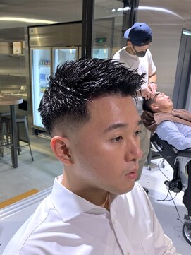 フランクスバーバーザスタンド(Frank’s barber the stand) スキンフェードアップバング束間ベリーショートF