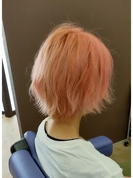 ブルブンガ(Berbunga) ピンクヘアくびれミディ×ミニボブひし形シルエット