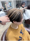 白髪ぼかし ハンサムショート 刈り上げショート アッシュカラー