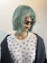 スイ(SUiii) ボブ/mint green/顔周りレイヤー/ブリーチカラー