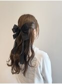 ふんわりカールのハーフアップ × リボンアレンジ