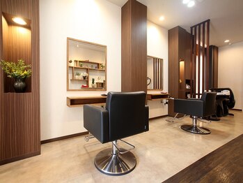 カルペディエム(CARPE DIEM)の写真/【岩国/シルキーカット】最後まで一人のスタイリストが施術。こだわりのカットで柔らかな仕上がりへ。