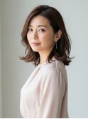 清楚な雰囲気漂うセミロングスタイル、レイヤーカット