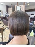 大人女性に人気の切りっぱなしボブ