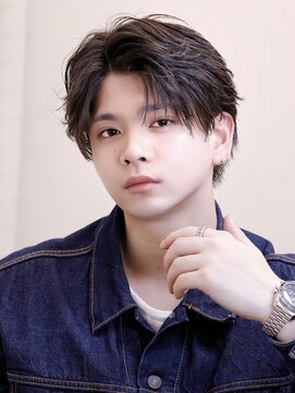 アーリー(Ali'i) センターパート/フェザーショート/ツーブロック