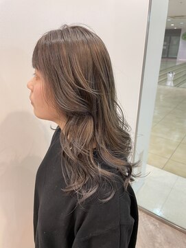 クロエ バイ ラヴィズム 新潟ビルボードプレイス2店(CLOE by LUVISM) グレージュカラー