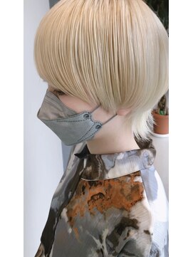 シー(The She's) 艶カラー　マッシュウルフ×ホワイトブロンド