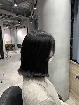 リーオオサカ(Lee Osaka) ダークグレー×切りっぱなしボブ