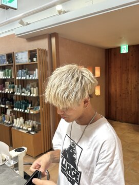 アルファサリダ(ALPHA SALIDA) メンズ　ブロンド　ブリーチカラー