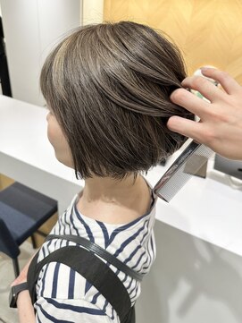 ステアケース 武蔵小杉店(stair:case) 大人ハイライトグレージュ白髪ぼかし丸みショートボブ
