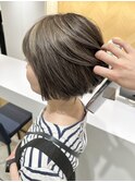 大人ハイライトグレージュ白髪ぼかし丸みショートボブ
