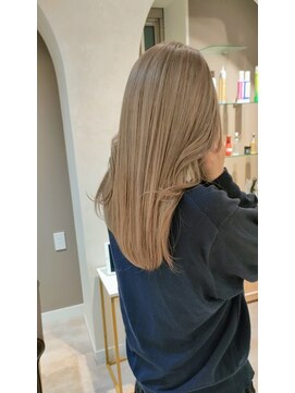 クオレア(CUOREA) ダブルカラーミルクティーベージュ×ツヤツヤストレートヘア