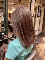 モナン(monan)&nbsp;抜け感透明感ヘーゼルグレージュアッシュミディアムレイヤー