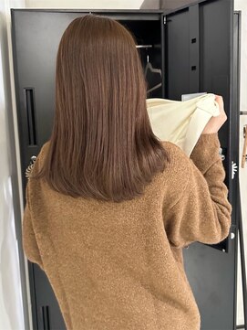 アトレ 梅田店(attrait) 透き通るアッシュ × セミロングの上質な仕上がり