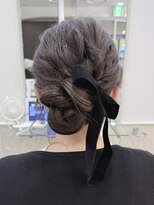 オフ(off)&nbsp;大人可愛い♪リボンシニヨンアレンジ