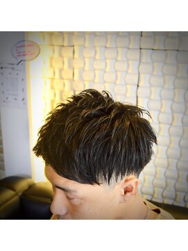 バーニーズ バーバークラブ(BARNEYS BARBER CLUB) ツーブロックショートスタイル