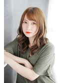 透け感バングのミックスカールスタイル