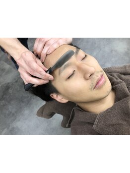 【カット+顔剃り+眉カット】のお得なクーポンあり!!男性スタイリストのみのサロンだから気軽に相談できる◎