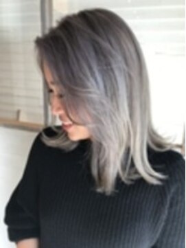 レム ナガノ(REM) 外国人風グラデーションカラー