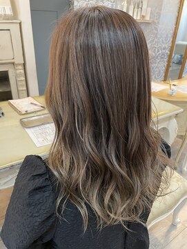 ハグエヴェック(HUG AVEC) ベージュカラー