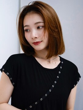 エインアンリー 明治神宮前(AIN.ANLY.) ぱっつん前髪薄めバング鎖骨ミディアムボブ耳かけボブパーマ小顔