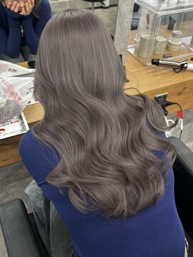 チャコールグレー