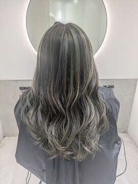 エンバイユアーズ 飯田橋店(eN° by youres) ハイライトオリーブグレーシュ ハイトーン ダブルカラーブリーチ