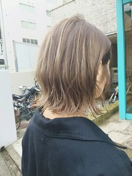 ヘアーメイクオズ(hair make O/S) 担当照井 ハイライト×ミルクティーベージュ
