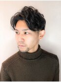 黒髪ミディアムショート/センターパート/メンズパーマ