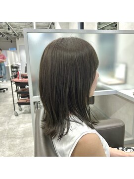 キートス(Kiitos) 【透明感オリーブグレージュ】トウマ