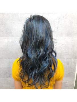 キャラ シャローネ 池袋(Chara Chalone) ブルーハイライトスタイルのレイヤーカット【岸雄一】