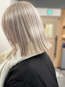 ラフ バイ マグ 南松本(R.A.F. by Mag) ブリーチカラー夏カラー透明感カラーホワイトベージュカラーボブ