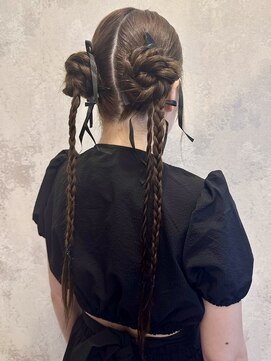 ヘアアレンジメント ボガスティーズ 溝の口店(Hair arrangement Vogusty's) ツインお団子+三つ編み