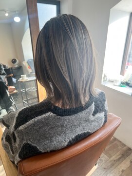 ジジ アドラーブル ヘア サロン(JiJi ADRABLE HAIR SALON) 外ハネくびれボブ｜動きのある大人ミディボブ