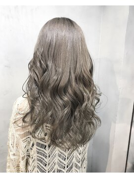 モノ アンド イニ(Mono & inni) 【奈良/inni hair】プラチナホワイト