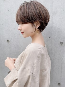 アンド ストーリーズ(&STORIES) 大人可愛い前髪重めマニッシュショートボブアッシュブラウン