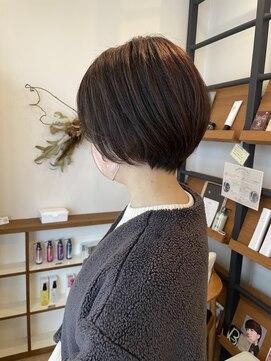 ウル(ulu) ショートボブ/アッシュベージュ